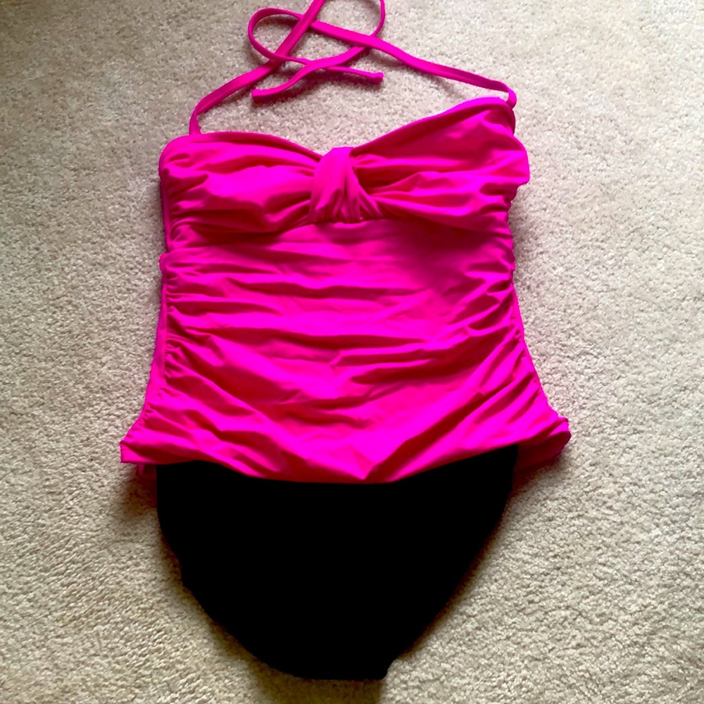 Size 4-6 Suddenly Slim swimsuit EUC